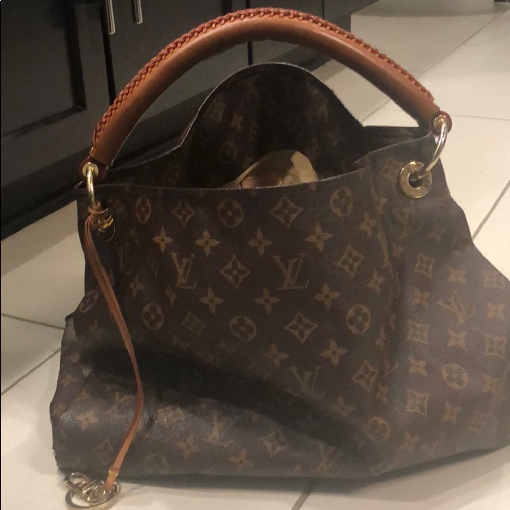 Louis Vuitton Artsy Purse